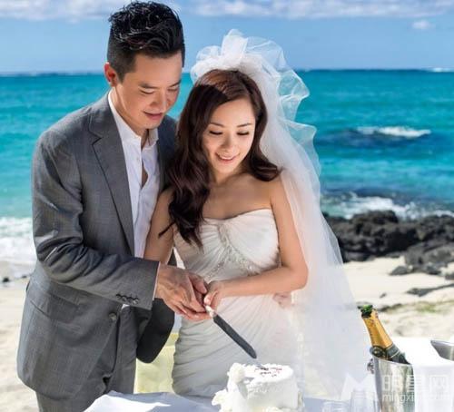 维扬开发区|朱塘社区:“巧手编制年宵花 欢欢喜喜迎新年”冬青门挂DIY活动