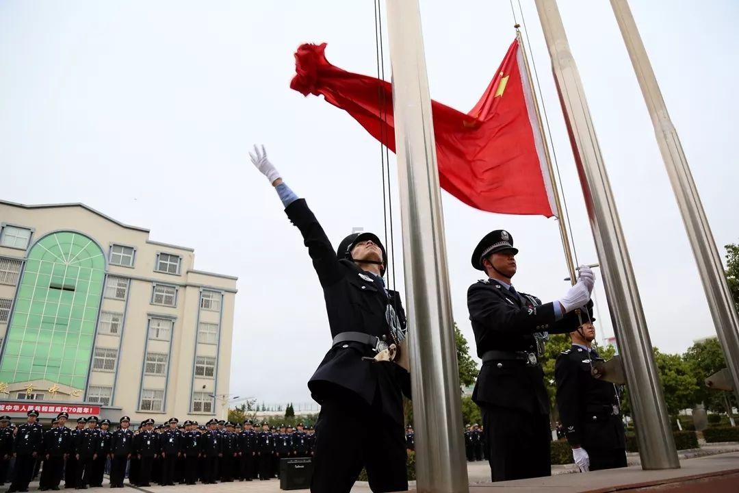 这是灰指甲吗，怎么治