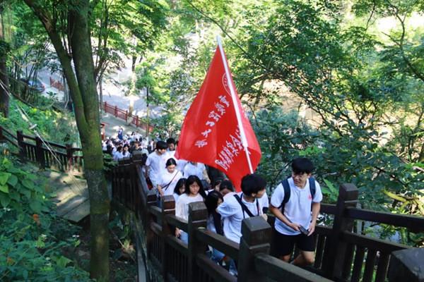 无奈当上退市股中昌股份二股东，爱建信托违规减持收警示函