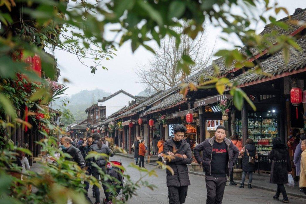 逃离诡异的森林